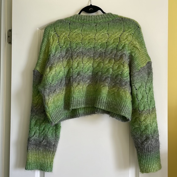 Women’s Oversized Cropped Sweater - Picture 2 of 3